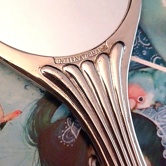 Antique silver rose embellished handheld mirror - Picture 3 of 6